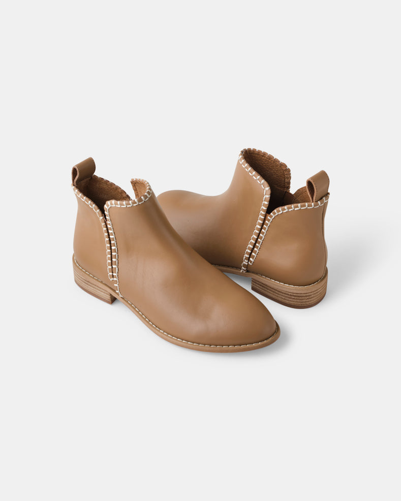 Douglas Stitch Leather Boots -Fawn